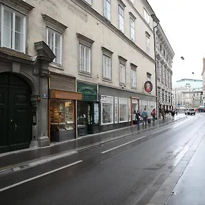 https://heart-of-city-apartment.vienna-besthotels.com