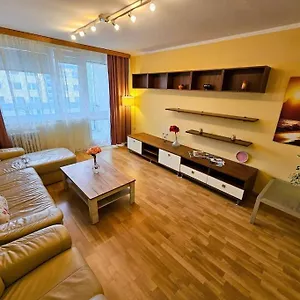https://apt-deluxe-in-4-just-10-mins-to-center.praguehotelsweb.com