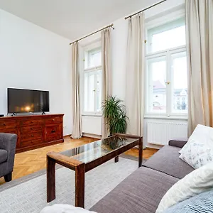 https://apt-quiet-in-the-old-town.praguehotelsweb.com